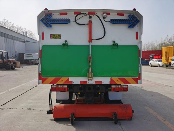 KY开元集团东风多利卡滚扫式吸尘车